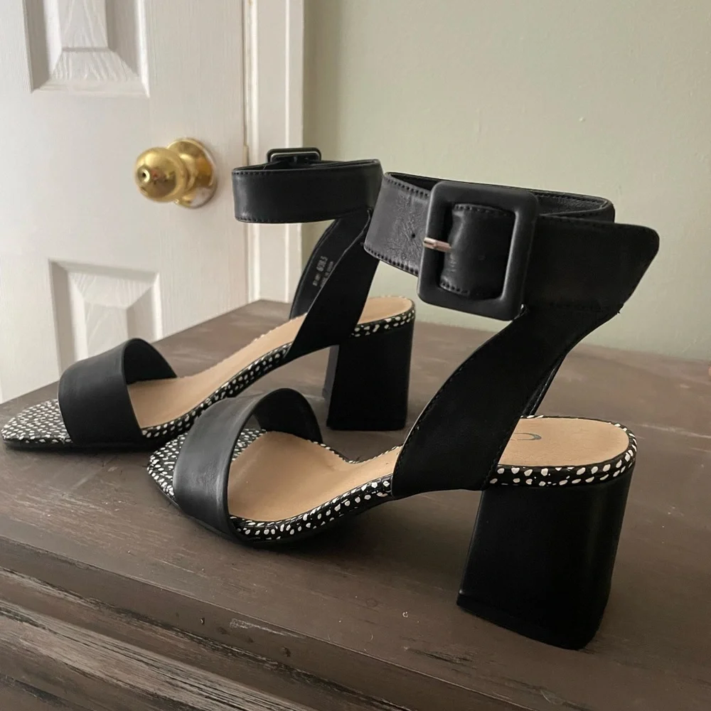Heels - Picture 2 of 3